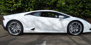 White Lamborghini Huracan Price Image 3